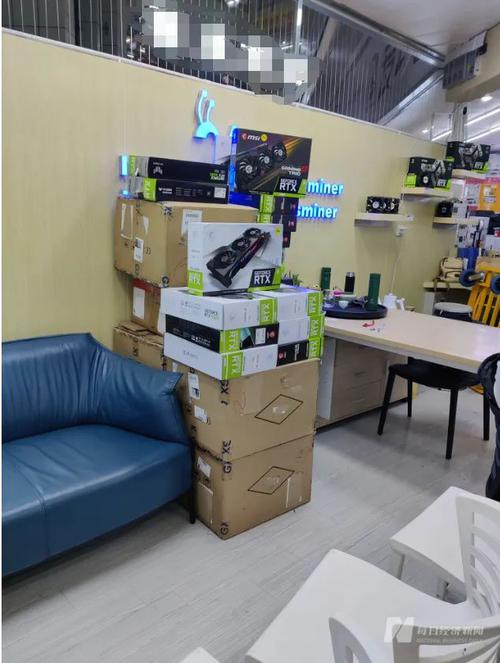官方指导价5499元起的显卡，最高卖到1.8万，现在卖1.1万，游戏玩家曾对黄牛发起反击