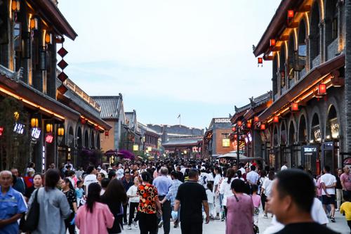 开业10天客流超100万人次 延安红街用这“四个字”吸引年轻人