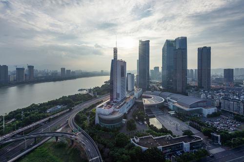 城市24小时 | 厦门、泉州让一让，福州时代来了