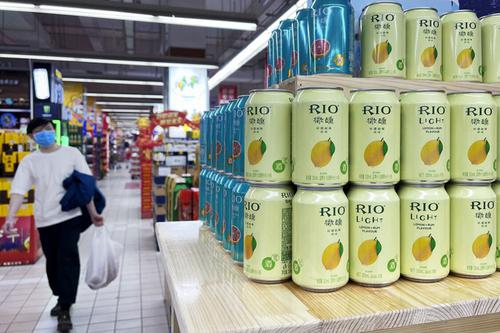 红杉、经纬、真格等入局低度酒赛道 老牌酒企、饮料巨头、新生品牌混战 低度酒是不是时间的朋友？再造个“茅台”有多难？