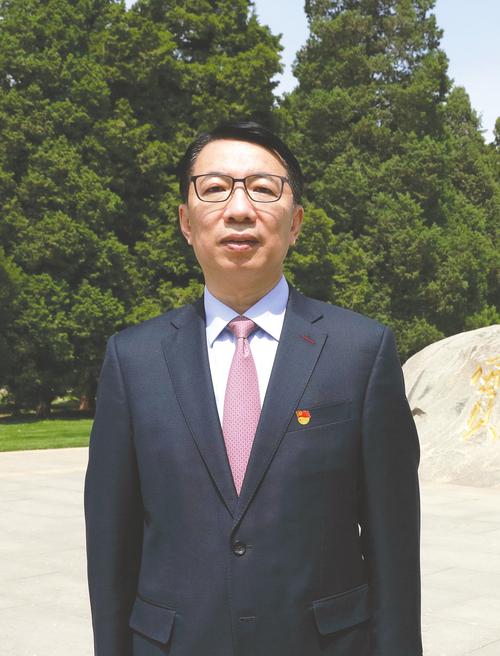 浦发银行党委书记、董事长郑杨：学习与弘扬伟大建党精神 矢志不渝接续不懈奋斗