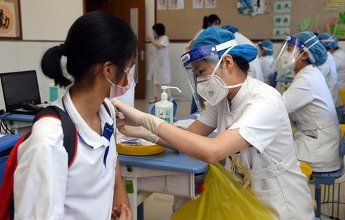 国家药监局答每经记者问：新冠疫苗完成检验和批签发30亿剂