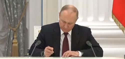 突发！普京宣布承认乌东两国独立！俄方称击毁乌军越境战车，拜登政府建议乌总统“跑路”，美防御准备状态达古巴导弹危机水平！