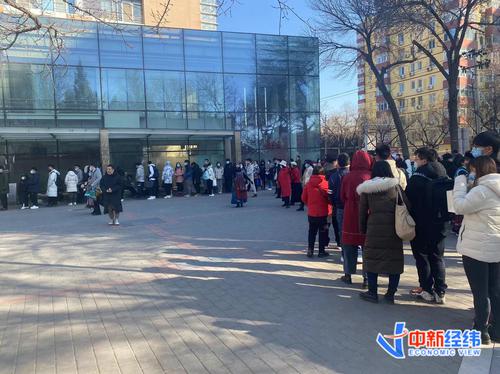 2022222甜度超标，民政局门口新人排长龙