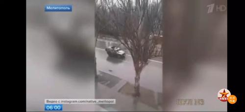 俄军进入乌城市现场：未遭遇抵抗，缴获了一批西方国家向乌提供的武器！白宫：拜登已签署备忘录，将对乌提供军事援助