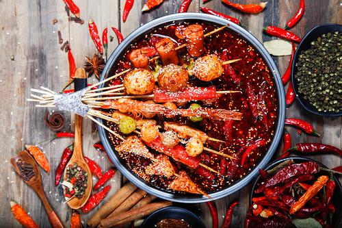 真香！9月赚2亿！“麻辣烫第一股”要来了？全国逾5700家餐厅，还把店开到海外