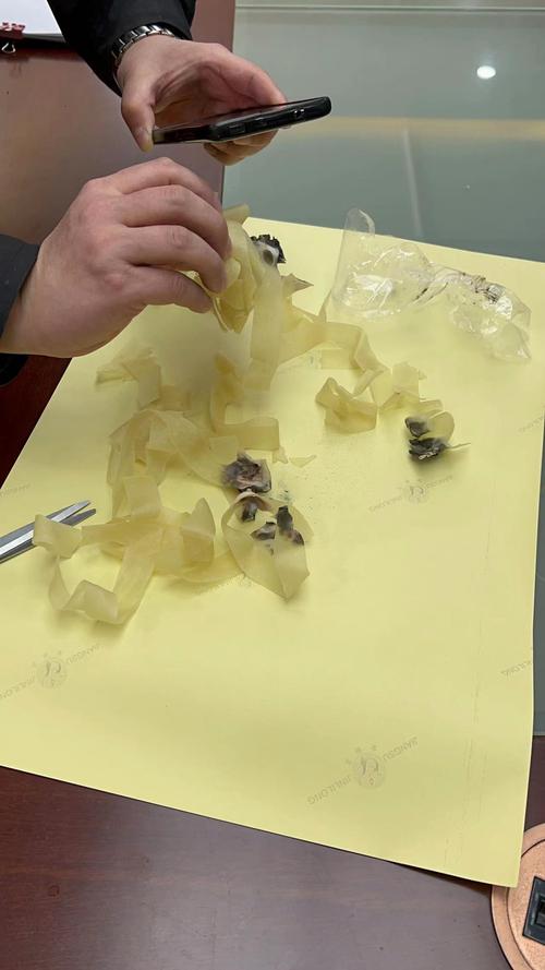 阿宽食品“食安风波”后续：“红油面皮”上黑色物体乃发霉所致 公司将改进包装