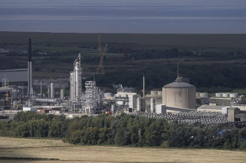 普京“喊话”欧洲：买天然气？可以，用卢布！欧洲天然气飙涨34%，卢布创2014年以来最大涨幅