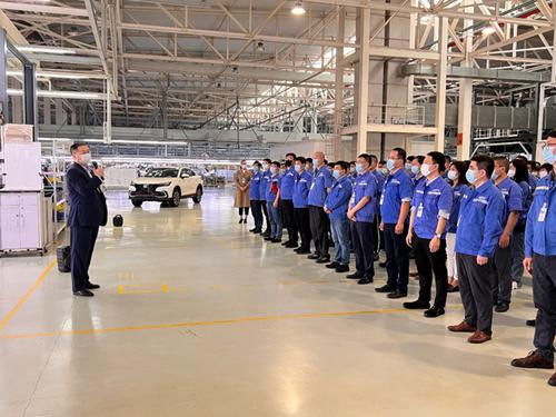 姚振华现身深圳工厂！宝能：“法院称下落不明”信息有误