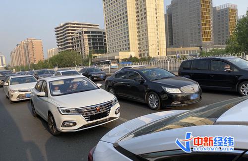 两会闻风 | 汽车“缺芯”如何解决？人大代表支招