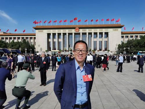 【财眼观两会】全国政协委员俞敏洪：建议为学校“减负”，减少各级评估检查