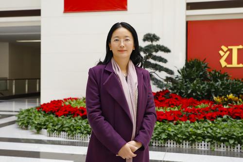 全国人大代表、齐鲁制药总裁李燕：建议明确医药产业战略地位 支持源头创新