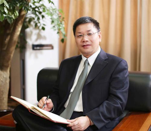 全国人大代表陈保华：建议鼓励学校和机构开办家长学校