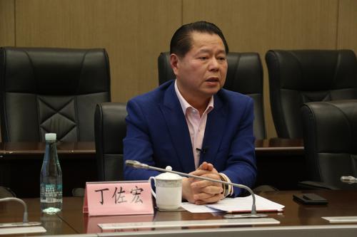 全国政协委员丁佐宏：利用税务工具给“高价酒”降温；加大对拐卖妇女儿童案问责力度