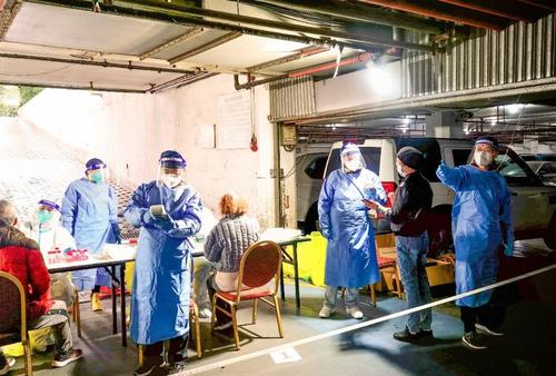 华鑫证券：以上率下进社区 积极参与防疫志愿服务