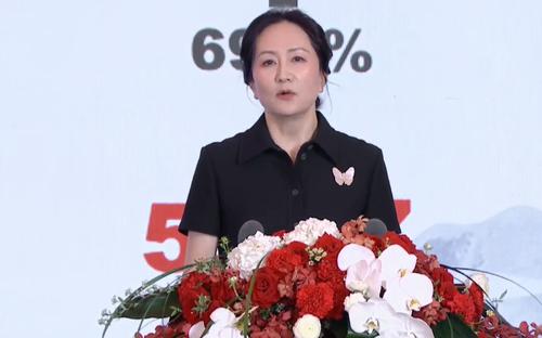 孟晚舟回国后首次公开亮相：华为也许已穿过“黑障区”