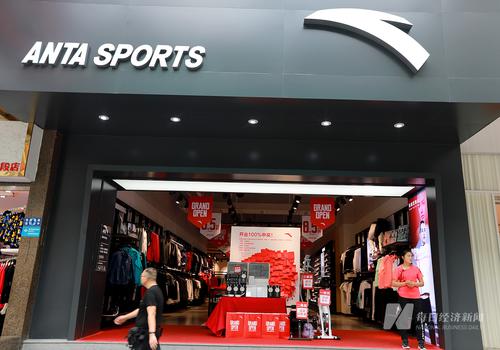 安踏体育的2021年：销售及分销开支大幅增长，股东应占溢利增长49.6%