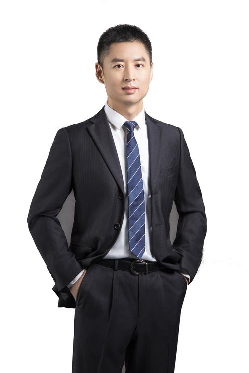 梁皓：3年涨386%的“成长舵手”