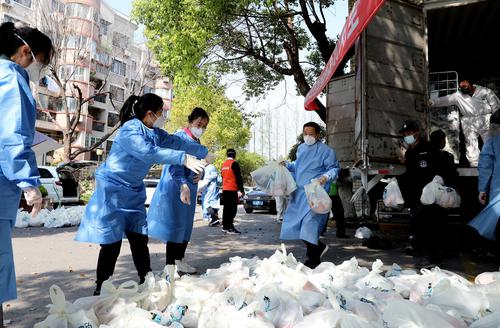 孙春兰：坚决打赢大仗硬仗！军队派出卫勤力量支援上海，全国近万医护驰援，上海市委常委会连夜再部署！