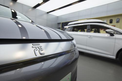 新能源汽车一个月卖出超10万辆，比亚迪官宣：停止燃油汽车的整车生产