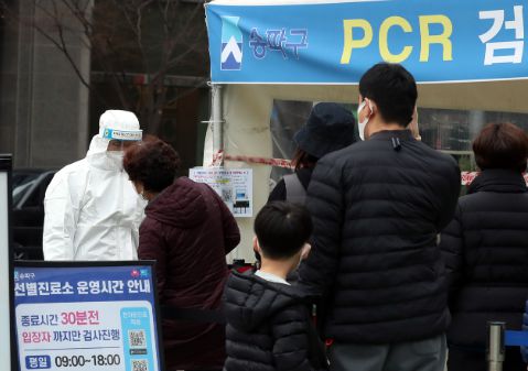 关注！韩国9岁及以下儿童半数感染新冠，一周超3.2万名中小学校和幼儿园教职工确诊……